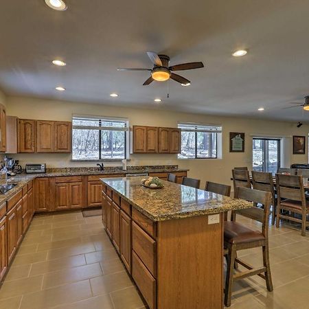 Spacious Pinetop-Lakeside Home With Hot Tub And Grill! Exterior photo