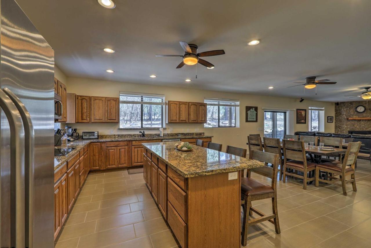 Spacious Pinetop-Lakeside Home With Hot Tub And Grill! Exterior photo