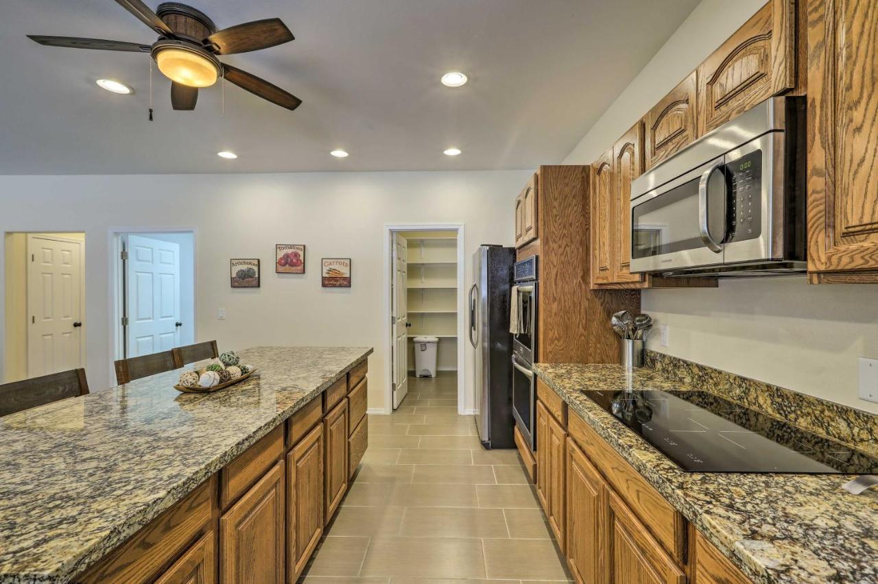 Spacious Pinetop-Lakeside Home With Hot Tub And Grill! Exterior photo